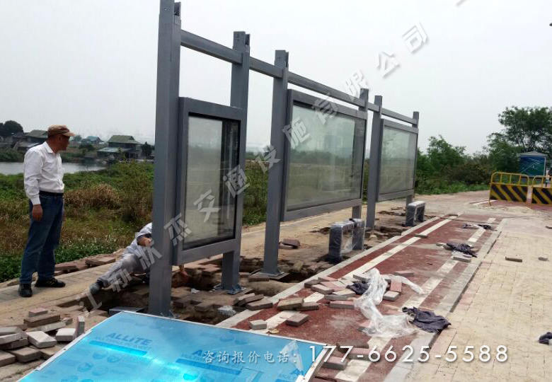 廣東南沙自貿(mào)區(qū)現(xiàn)代時(shí)尚公交車站臺(tái)安裝完成